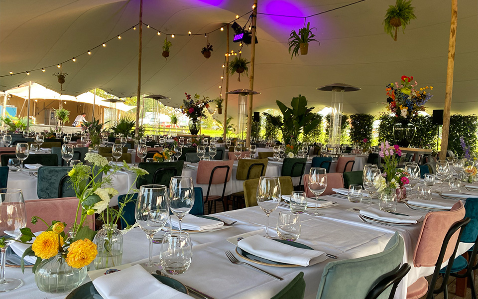 Voor Joep producties plaatsten we onze grootste stretchtent bij zeilschool de Bird.