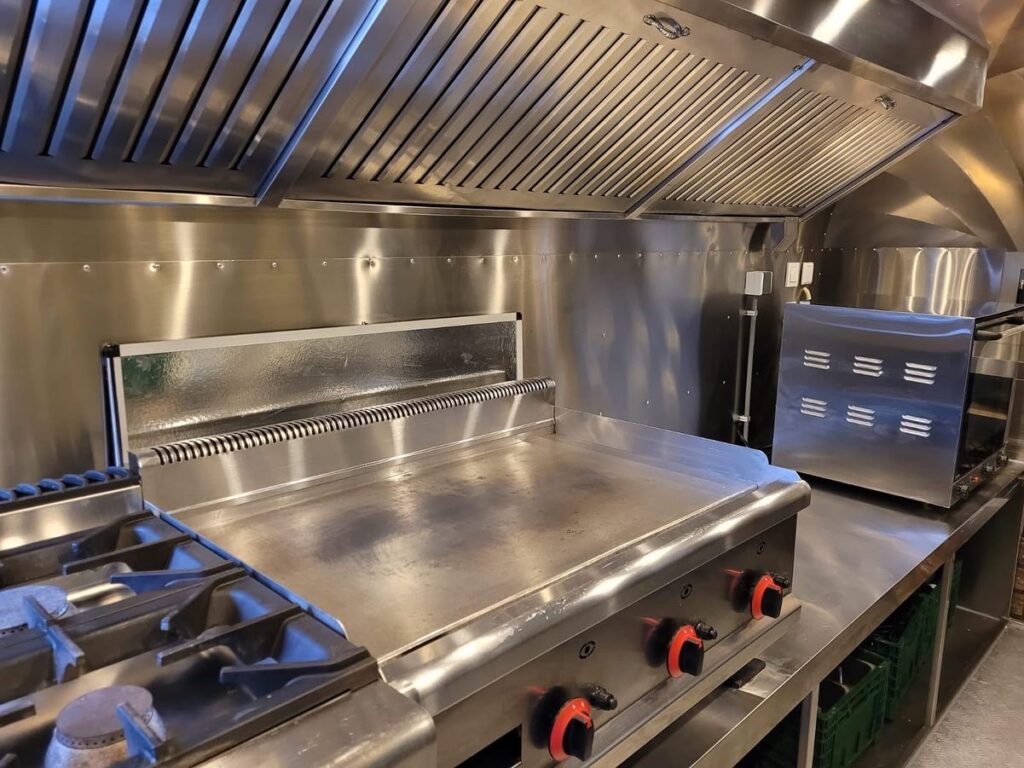 Airstream foodtruck binnen